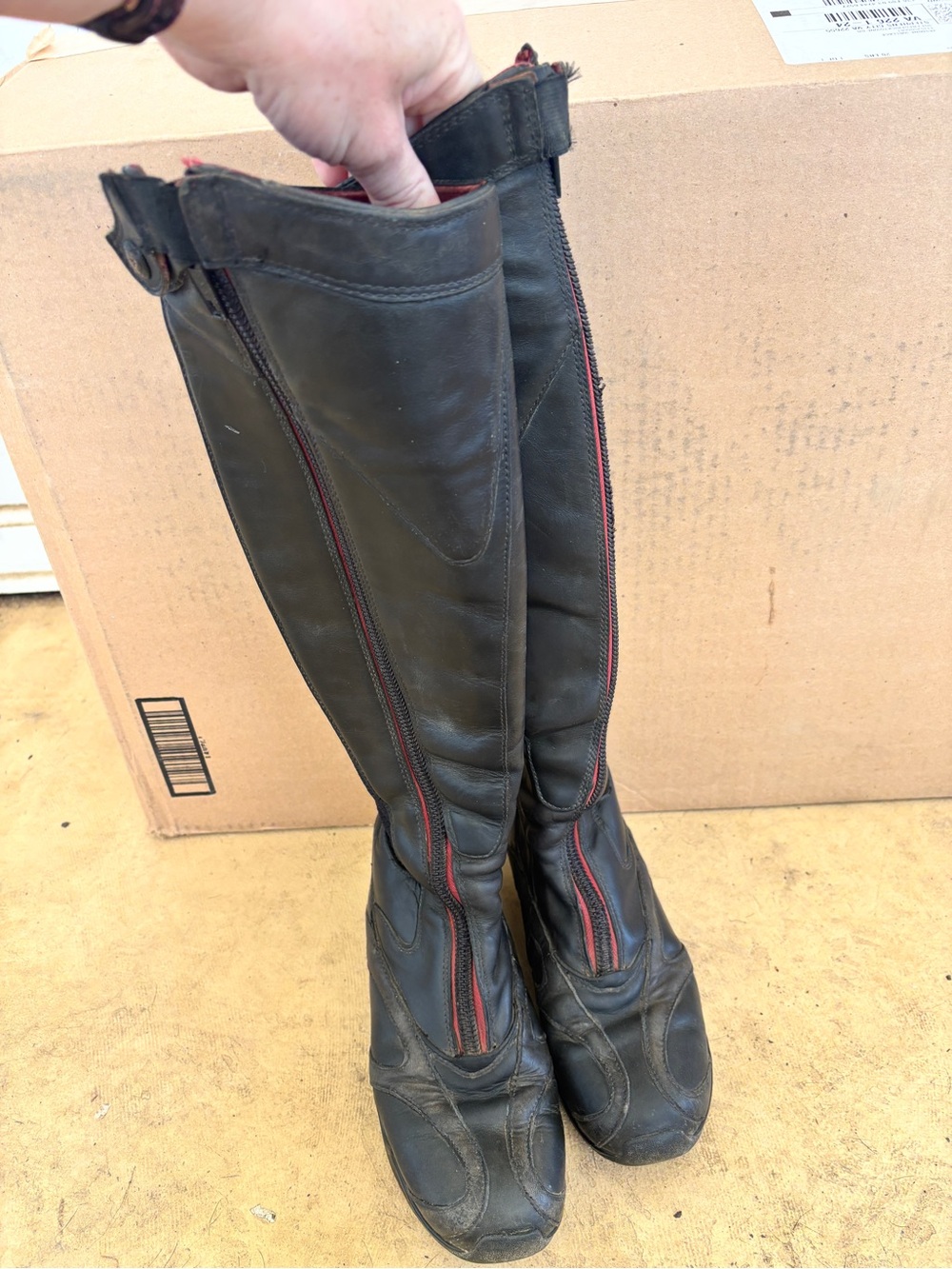 Ariat Volant Tall Riding Boots, Size 7.5 Med/Slim - Picture 2 of 7